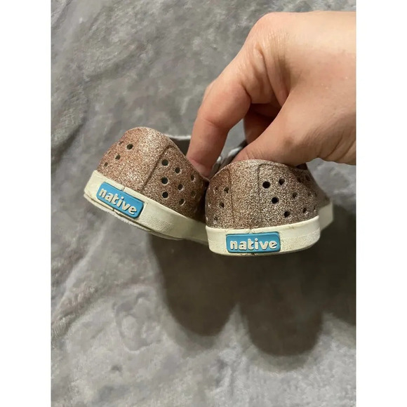 Native Jefferson Slip On Glitter Gold Sparkle Baby Toddler Shoes SZ 4 - Picture 3 of 3